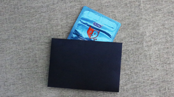 57622-alt1 Condom to Card by N2G - Trick