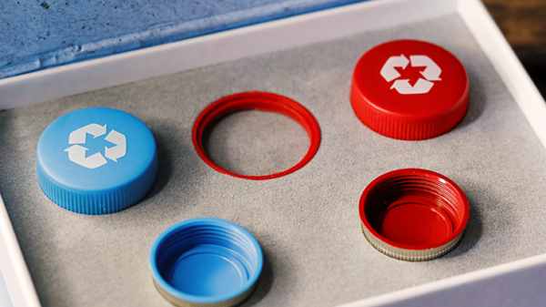 68537-alt1 ProCaps (Gimmicks and Online Instructions) by Lloyd Barnes - Trick