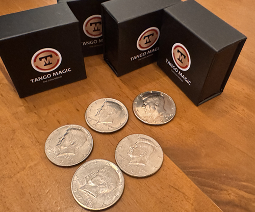 Expanded Shell Half Dollar (plus 4 Regular Coins D0207) by Tango Magic