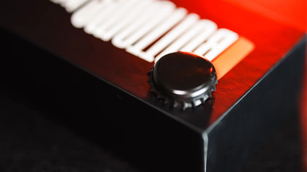79282-alt2 Bottom's Up by Tobias Dostal