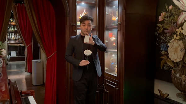 79815-alt2 Fantasy Rose by Leon, Bond Lee & MS Magic