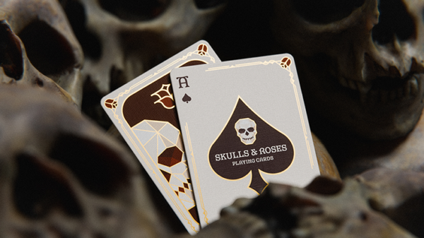 80041-alt1 Skulls & Roses Playing Cards