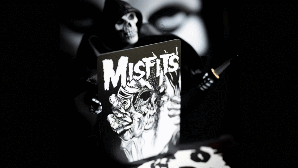 81409-alt5 THE MISFITS™ FIEND OFFICIAL PLAYING CARDS